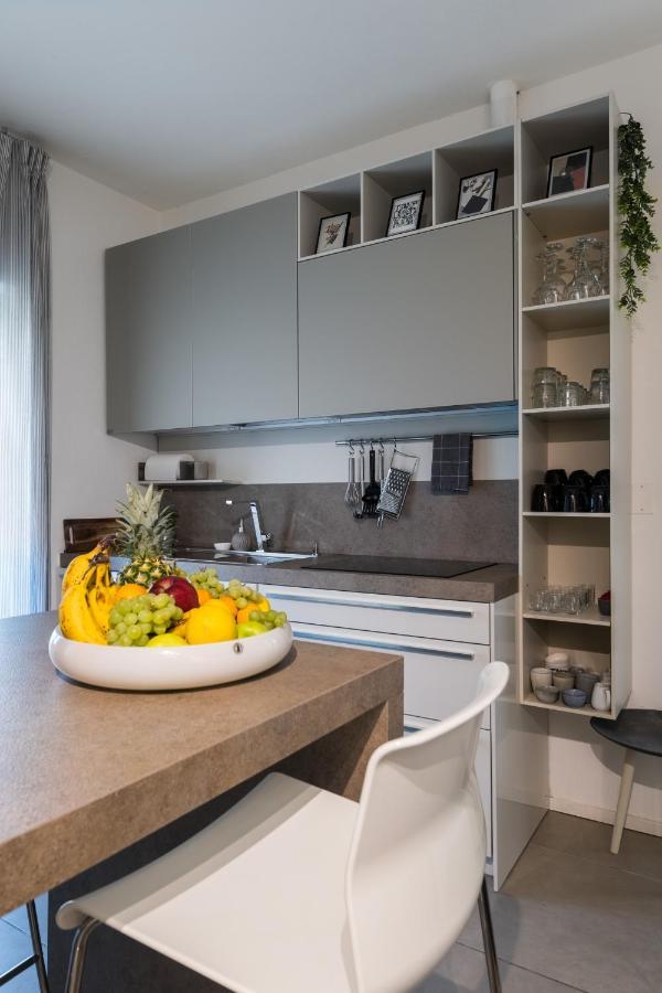 Carly'S Rooms Torbole Sul Garda Exterior foto