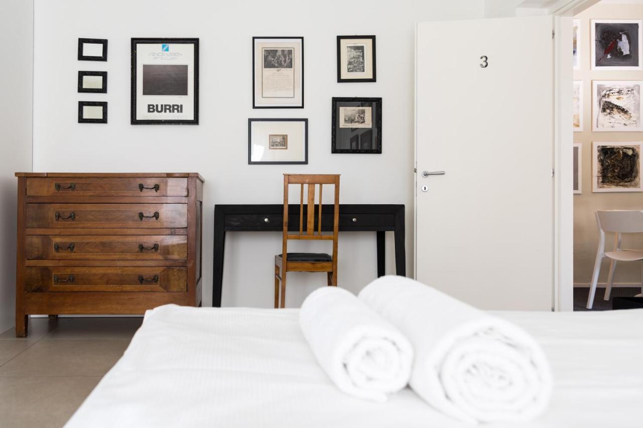 Carly'S Rooms Torbole Sul Garda Exterior foto